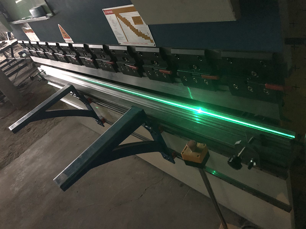 2-laser-line-metal-steel 2-laser-line-metal-steel