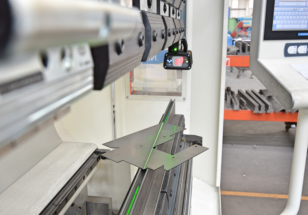 4-laser-line-metal-steel 4-laser-line-metal-steel